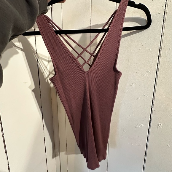 Women's EXPRESS Mauve Sleeveless Top - Picture 2 of 3